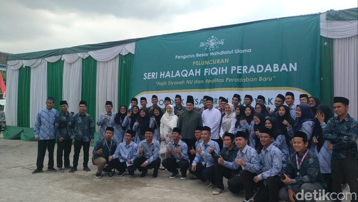 Menteri BUMN Erick Thohir saat mengunjungi yayasan ali maksum Krapyak, Kapanewon Sewon, Kabupaten Bantul, Kamis (11/8/2022).