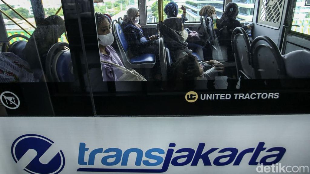 Jajal Tarif Integrasi TransJ-MRT-LRT, Penumpang Keluhkan Aplikasi JakLingko