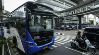 Pemerintah Provinsi (Pemprov) DKI Jakarta memberlakukan tarif khusus sebesar Rp 1 bagi masyarakat pengguna TransJakarta, MRT Jakarta dan LRT Jakarta pada Minggu (20/10). Penetapan tarif ini bertepatan dengan pelantikan Presiden dan Wakil Presiden Terpilih 2024. Rifkianto Nugroho/detikcom