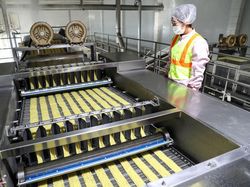 Mie Instan Mau Naik Harga, Pabriknya Canggih Lho!