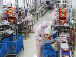 Mie Instan Mau Naik Harga, Pabriknya Canggih Lho!