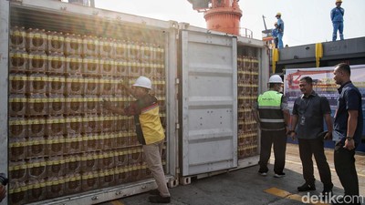 Penampakan Minyak Murah Rp 14.000/Liter Dikirim ke Maluku-NTT-Papua