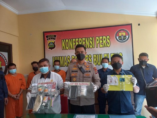 Polres Buleleng press reales pengungkapan 3 tersangka narkoba, Kamis (11/8/2022).