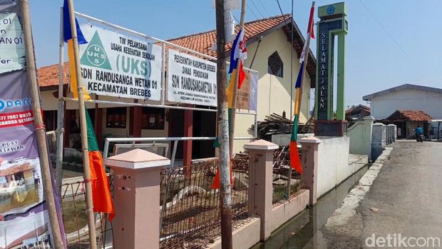 Penggalangan dana alumni SDN Randusanga Wetan 01,  Brebes, Kamis (11/8/2022).