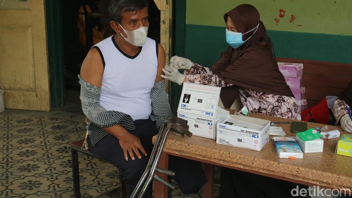 Penyandang disabilitas di Pati mulai menerima booster vaksin COVID-19, Kamis (11/8/2022).