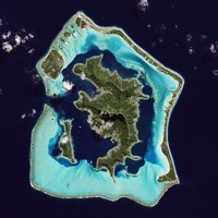 Sebuh pulau kecil di hamparan lautan terlihat lebih indah dalam citra satelit. Nah, seperti apa sih penampakannya?