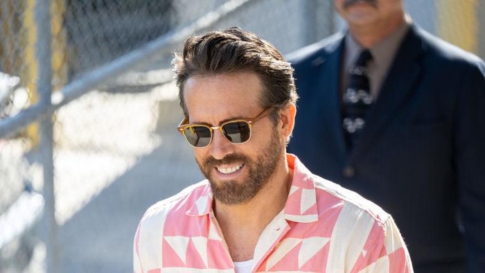 LOS ANGELES, CA - AUGUST 09: Ryan Reynolds, bracelet detail and Apple Watch detail, is seen on August 09, 2022 in Los Angeles, California.  (Photo by RB/Bauer-Griffin/GC Images)