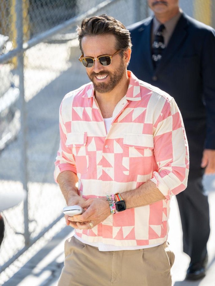 LOS ANGELES, CA - AUGUST 09: Ryan Reynolds, bracelet detail and Apple Watch detail, is seen on August 09, 2022 in Los Angeles, California.  (Photo by RB/Bauer-Griffin/GC Images)