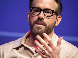 Kocaknya Ryan Reynolds Saat Umumkan Wolverine Bakal Muncul di Deadpool 3
