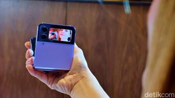 Ada mode yang memungkinkan pengguna membuat vlog dengan layar bagian depan. Foto: Adi Fida Rahman/detikINET