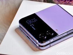 Ini Samsung Galaxy Z Flip 4 Bora Purple, Makin Kece Harga Lebih Murah