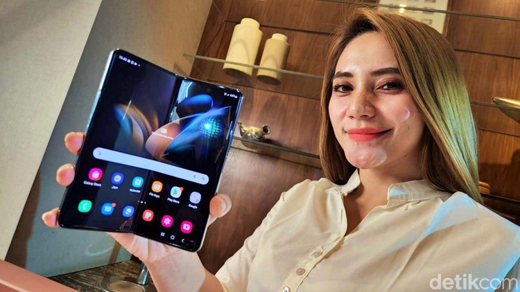 Samsung Galaxy Z Fold 4 Samsung Galaxy Z Fold 4