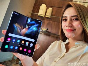 Cara Multitasking Pakai Fitur Taskbar di Galaxy Z Fold 4