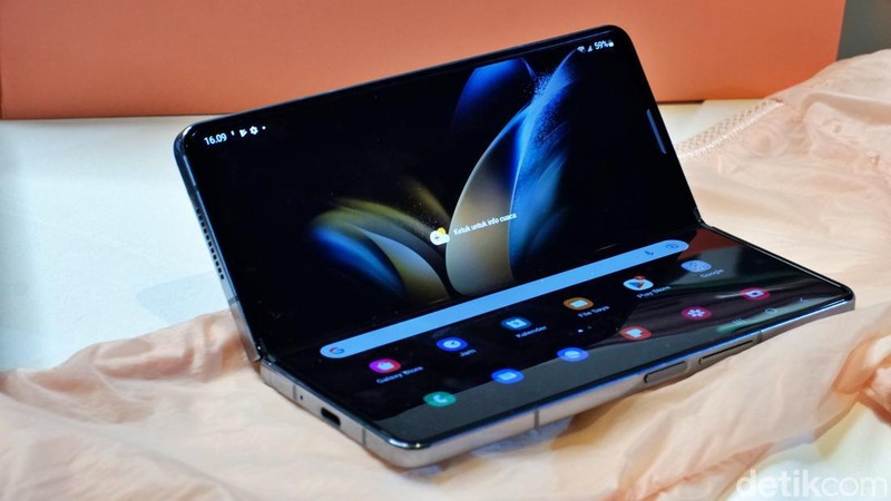 Samsung Galaxy Z Fold 4