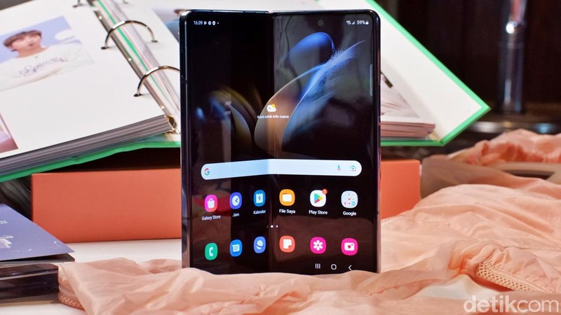 Samsung Galaxy Z Fold 4