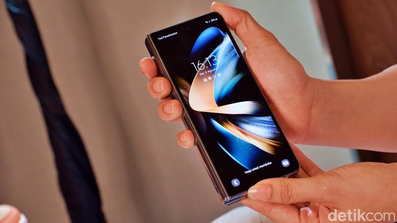 Samsung Galaxy Z Fold 4