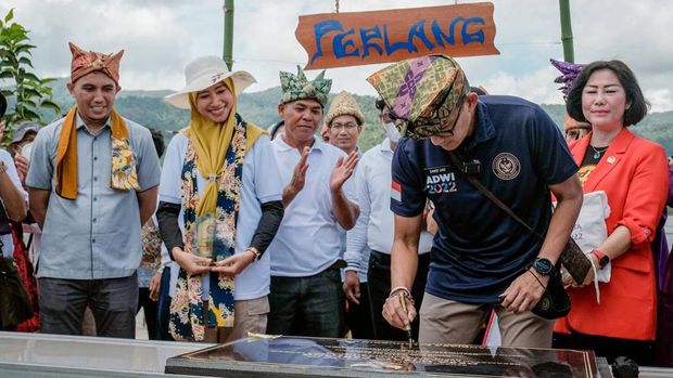 Sandiaga di Desa Wisata Perlang