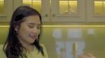 Sibuk di Dapur! Ini Momen Prilly Latuconsina Ulek Cabe hingga Goreng Ayam