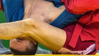 Yang sedikit membedakan, sejumlah teknik kuncian di sambo tidaklah diperkenankan di judo. Foto: picture alliance via Getty Image/picture alliance  