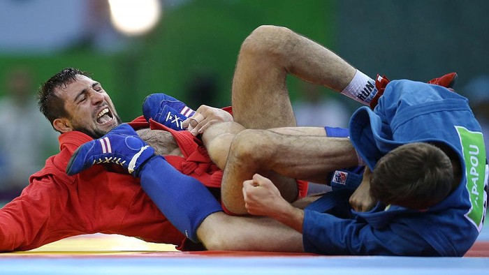 BAKU, AZERBAIJAN - JUNE 22:  Stsiapan Papou of Belarus (blue) competes with Amil Gasimov of Azerbaijan (red)  during the Gold medal match of the Mens 74kg Sambo during day ten of the Baku 2015 European Games at Heydar Aliyev Arena on June 22, 2015 in Baku, Azerbaijan. (Photo by Ian MacNicol/Getty Images)