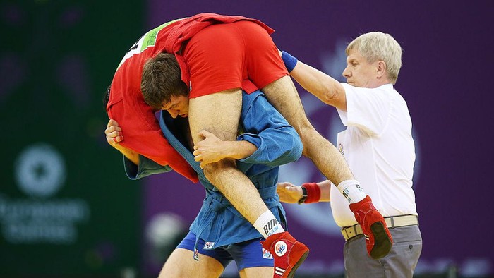 BAKU, AZERBAIJAN - JUNE 22:  Stsiapan Papou of Belarus (blue) carries off Amil Gasimov of Azerbaijan (red) after defeating him during the Gold medal match of the Men's 74kg Sambo during day ten of the Baku 2015 European Games at Heydar Aliyev Arena on June 22, 2015 in Baku, Azerbaijan. (Photo by Ian MacNicol/Getty Images)