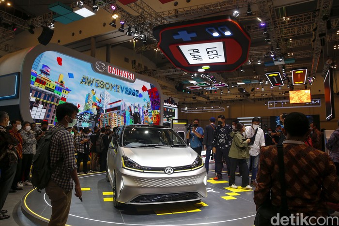 Daihatsu memberi kejutan di hari pertama GIIAS 2022. Mereka memperkenalkan Daihatsu Ayla listrik, meski baru berupa mobil konsep.