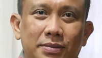 Tahap kedua, Agan Harahap meremajakan dengan merapatkan pixel di aplikasi FaceApp. Foto: Dok.Pribadi Agan Harahap