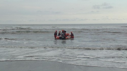 TIM SAR Jembrana melakukan pencarian korban tenggelam di perairan Yeh Sumbul, Mendoyo, Jembrana, Bali, Kamis (11/8/2022).