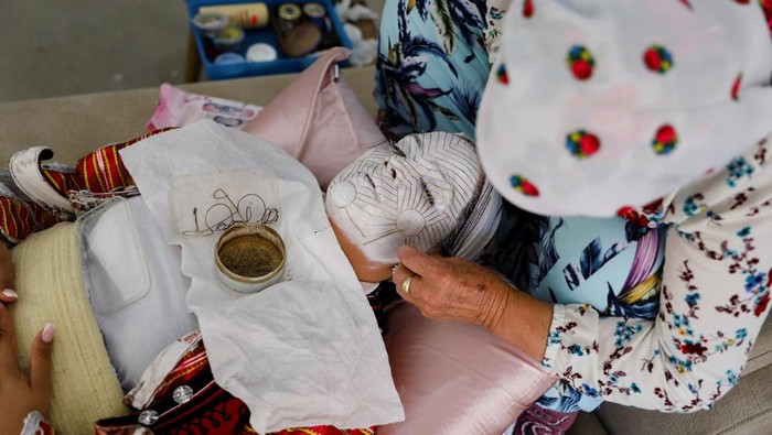 Melissa Guerrero, a U.S. citizen of Mexican origin, wearing traditional wedding makeup and a traditional costume, is prepared for her wedding ceremony in the village Donje Ljubinje, near Prizren, Kosovo August 5, 2022. REUTERS/Fatos Bytyci NO RESALES. NO ARCHIVES.     TPX IMAGES OF THE DAY