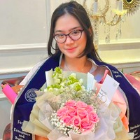 Sebelum ulang tahunnya, Tyarani pun sudah lulus menjadi sarjana. Tyarani mengambil kuliah jurusan ekonomi dan bisnis. Foto: Instagram