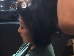 Reval sudah menjadi hair stylist sejak tahun 2014. Selain istri Ferdy Sambo, telah banyak selebriti Tanah Air yang ditata rambutnya, seperti Luna Maya, Sarwendah, Marion Jola dan masih banyak lagi. Foto: Dok. TikTok @revalalip.