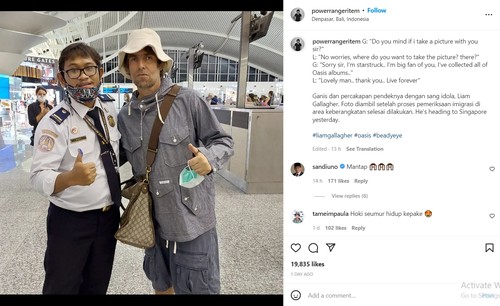 Viral di media sosial instagram mantan vokalis Band Oasis Liam Gallagher tengah berfoto dengan seorang petugas imigrasi di Bandara Ngurah Rai, Bali. Foto itu diunggah oleh akun @powerrangeritem.