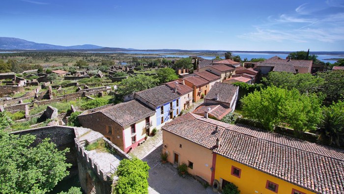 Public castle of Granadilla and Gabriel y Galan reservoir, Extremadura, spain