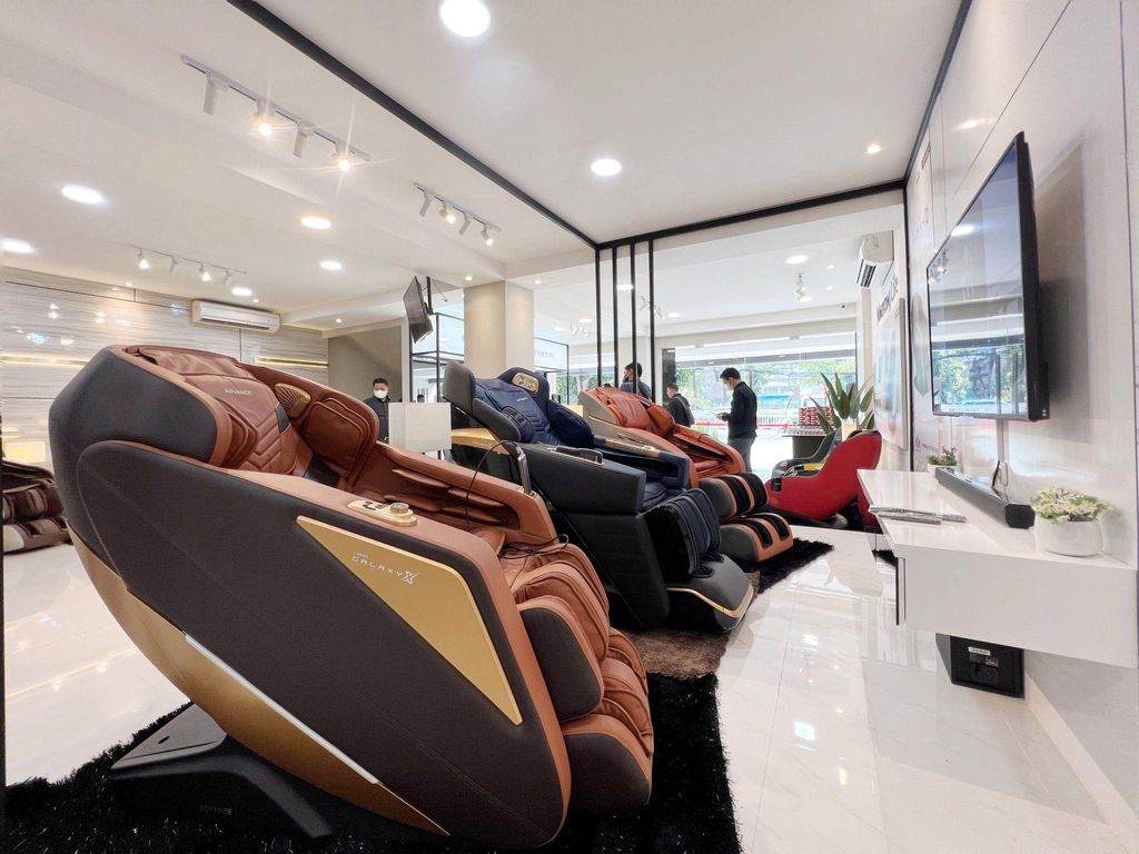 ADVANCE Gallery