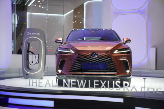adv_TOYOTALEXUS