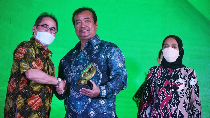 BUMN Track menggelar acara penghargaan sebagai wujud apresiasi terhadap para pelaku TJSL&CSR BUMN yang berperan aktif di masa pemulihan ekonomi.