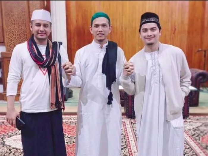 alvin faiz dan kakak dari istri kedua ustaz arifin ilham.