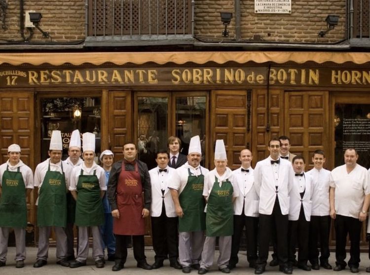 Babi Muda Panggang, Menu Restoran Tertua di Dunia Berusia 297 Tahun!