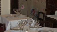 Suasana ruang bersantap di Restaurante Botin begitu klasik. Tak banyak pernak-pernik modern yang terlihat di sini.
