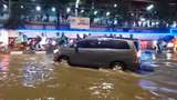 Jalan Sekitar Stasiun Tanjung Barat Terendam Banjir, Lalin Macet