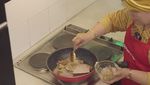 10 Potret Dapur Mama Fuji Saat Masak Dendeng Bareng Thoriq