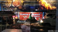 Genangan ini terpantau sekitar pukul 19.00 WIB.