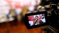 Ketua Komisi VII DPR Sugeng Suparwoto menilai bahan bakar fosil seperti minyak bumi, batu bara, dan gas alam dianggap menjadi masalah serius. Sebab menimbulkan banyak dampak negatif bagi kehidupan di bumi.