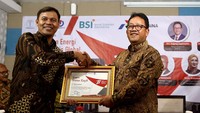 Cadangan minyak Indonesia terus menipis setiap tahunnya. Pada tahun 2021, data Kementerian Energi dan Sumber Daya Mineral (ESDM) mencatat cadangan minyak Indonesia sebesar 3,95 miliar barel. Cadangan itu terdiri dari 2,25 miliar cadangan terbukti dan 1,7 miliar cadangan potensial. Menurut keterangan Kementerian ESDM, cadangan minyak bumi di Indonesia akan tersedia hingga 9,5 tahun mendatang, sementara umur cadangan gas bumi Indonesia mencapai 19,9 tahun.
