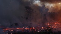 Pemandangan dari area yang terbakar saat kebakaran hutan di Videmonte, Celorico da Beira, Portugal, Kamis (11/8/2022). Titik api menyebar merata.