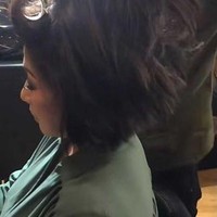 Video Putri Candrawathi yang tengah dirias dan ditata rambutnya itulah yang kemudian menjadi atensi karena seolah menjawab penasaran netizen. Hair Stylist yang mengunggah video tersebut mengungkapkan soal sosok istri Ferdy Sambo tersebut. Setiap hari fyp terus masalah ini, #brigadirj #brigadirjoshua #brigadir. Siapa sih yang menginginkan masalah seperti ini, akan tetapi Tuhan sudah mengatur kehidupan nya tanpa di sangka-sangka🥲. Semoga pada kuat menghadapinya dan segera selesai aminn😇🙏, kata sang hair stylist bernama Reval dalam unggahannya di TikTok. Foto: Dok. TikTok @revalalip.