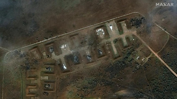Foto Satelit Pangkalan Udara di Crimea Diserang, 9 Jet Rusia Hancur An overview of damaged aircraft at Saki Airbase after attack, in Novofedorivka, Crimea August 10, 2022. Maxar Technologies/Handout via REUTERS THIS IMAGE HAS BEEN SUPPLIED BY A THIRD PARTY. NO RESALES. NO ARCHIVES. MANDATORY CREDIT. DO NOT OBSCURE LOGO.