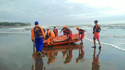 Hari kedua pencarian Ari Budianto (20) korban yang hilang tenggelam di perairan laut pantai Yehsumbul, Jembrana Bali, Jumat (12/8/2022) pagi