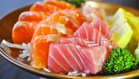 Hukum Makan Ikan Mentah seperti Sashimi dalam Pandangan Islam