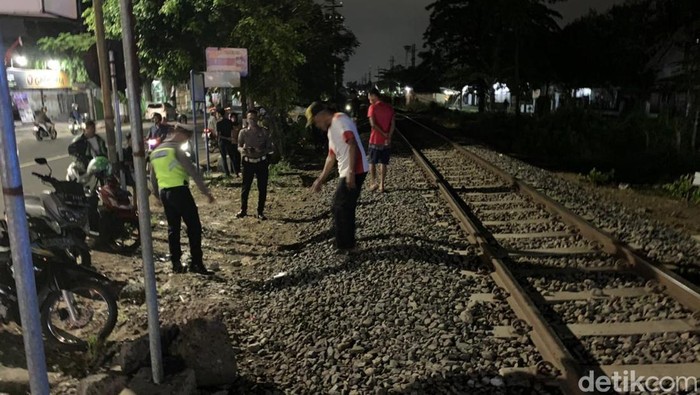 ibu anak tewas tertabrak kereta api di jember